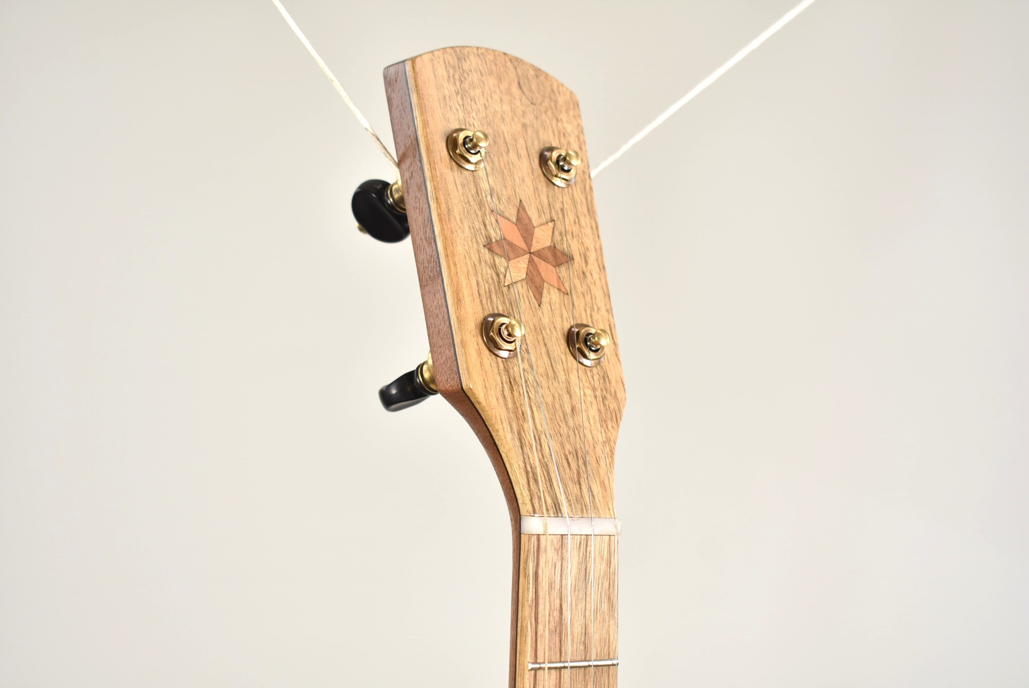 dobson_headstock